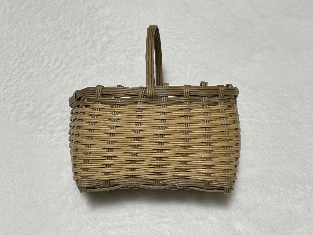 ドール用かごバッグ(フリル3色付き)