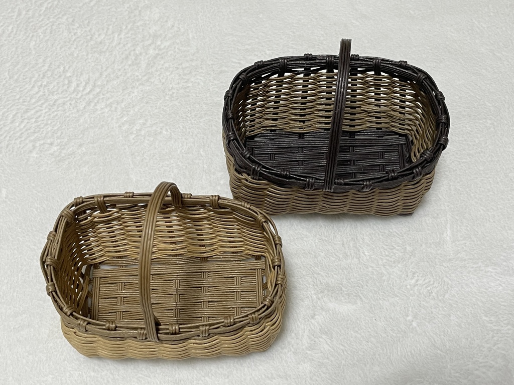 ドール用かごバッグ(フリル3色付き)