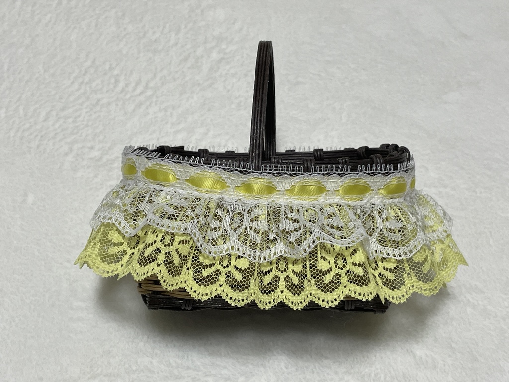 ドール用かごバッグ(フリル3色付き)