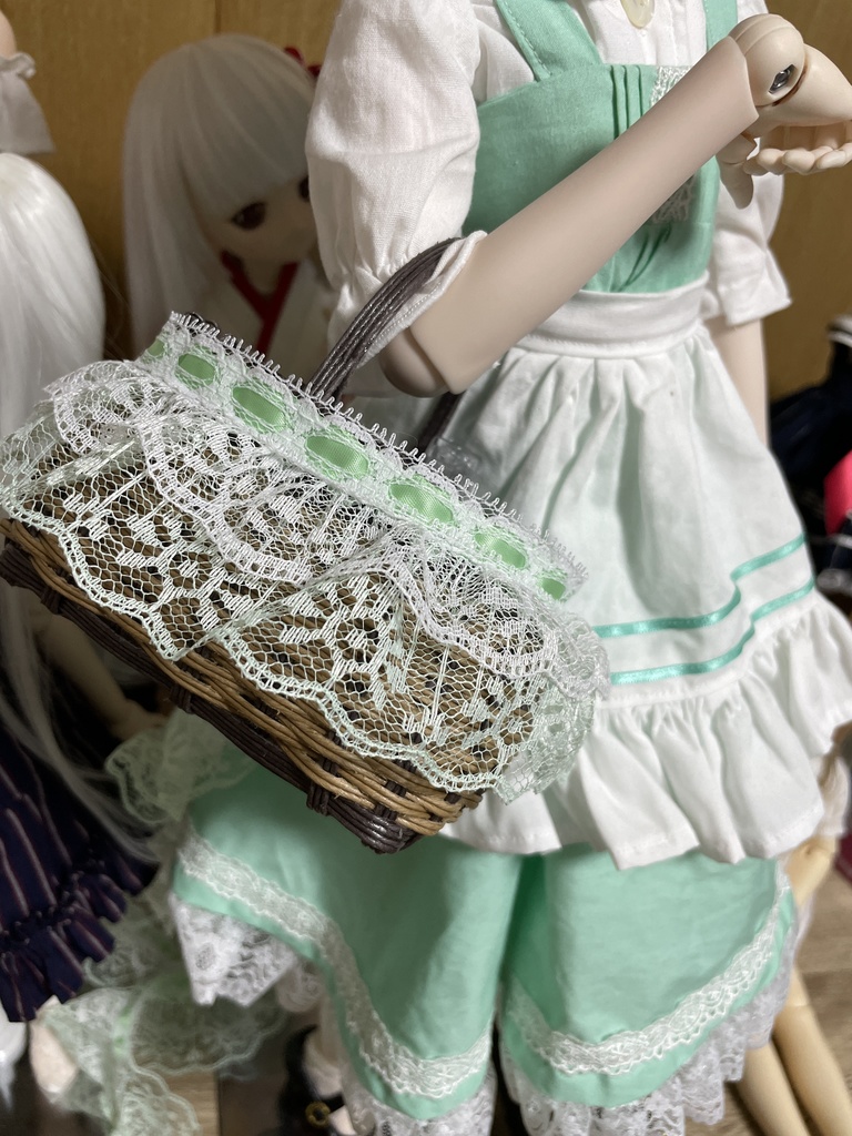 ドール用かごバッグ(フリル3色付き)