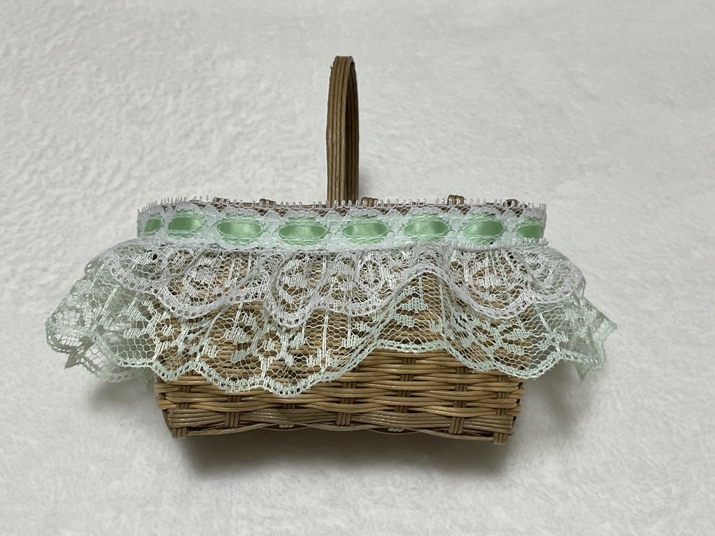 ドール用かごバッグ(フリル3色付き)