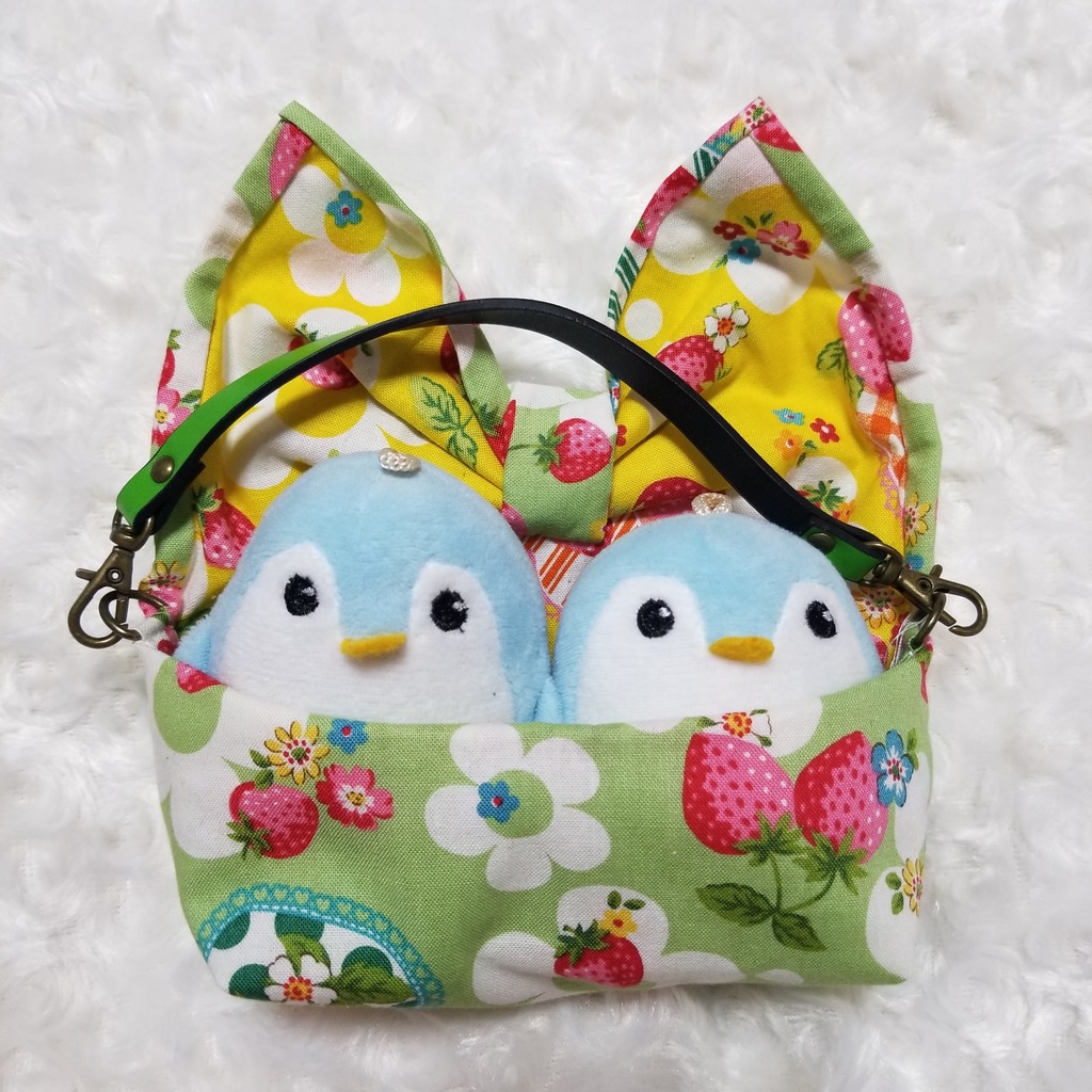 ぬいぐるみ用移動バッグ　いちご(緑/黄)