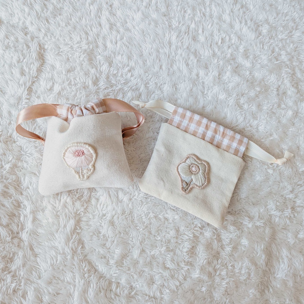 🌷.* お花 刺繍ポーチ💐🤍