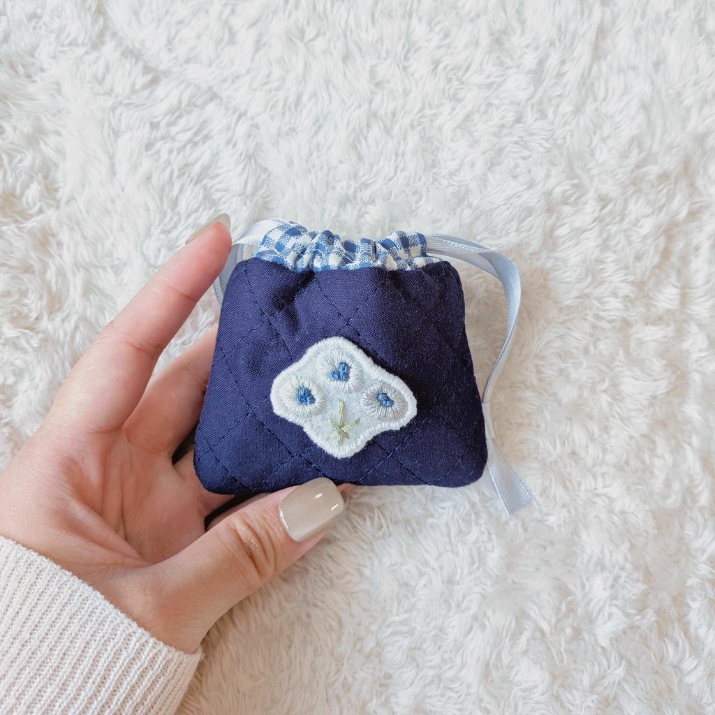 ☁️️🩵 花束 刺繍ポーチ 🪻🫧‪