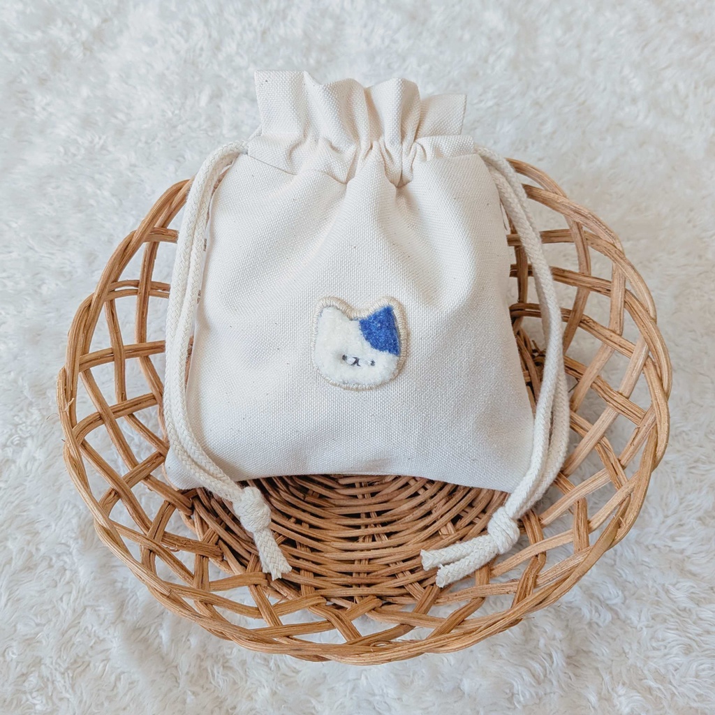 ☁️ ねこさん 刺繍 ポーチ 💙