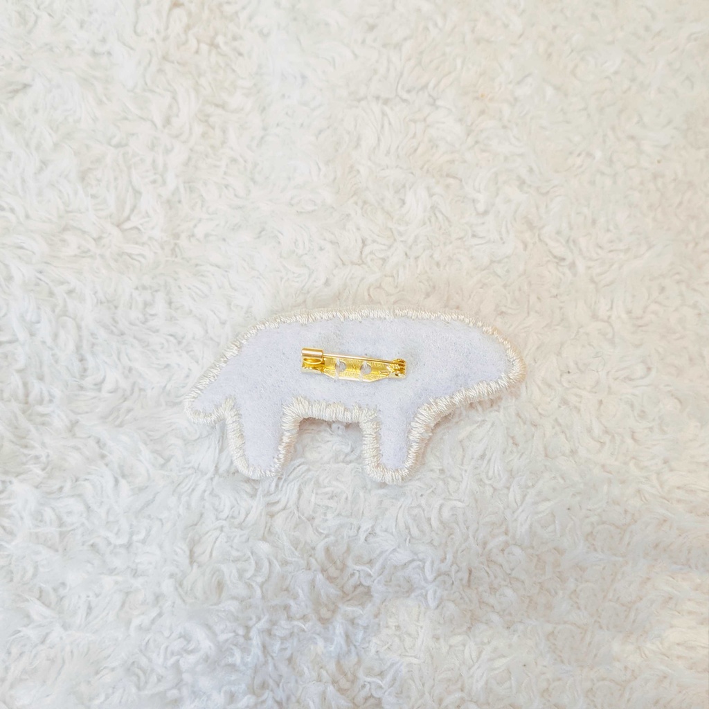 🐶 モンゴルの犬 刺繍 ピンバッジ ☁️