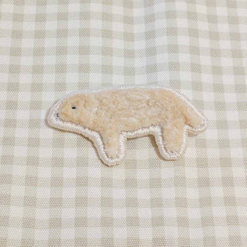 🐶 モンゴルの犬 刺繍 ピンバッジ ☁️