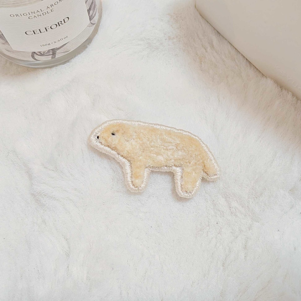 🐶 モンゴルの犬 刺繍 ピンバッジ ☁️