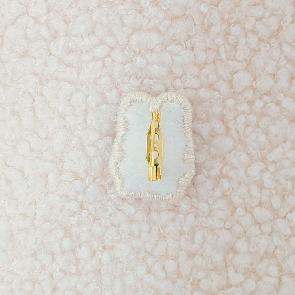 🐶 潮江文次郎 モチーフ 刺繍ピンバッジ 🐵