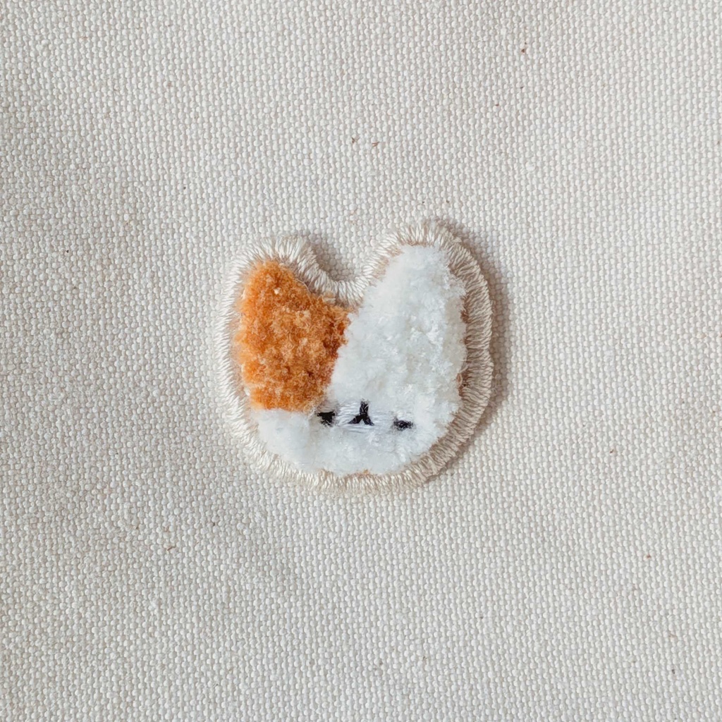 🌻 仕事に行きたくないお顔の猫さんポーチ 💛