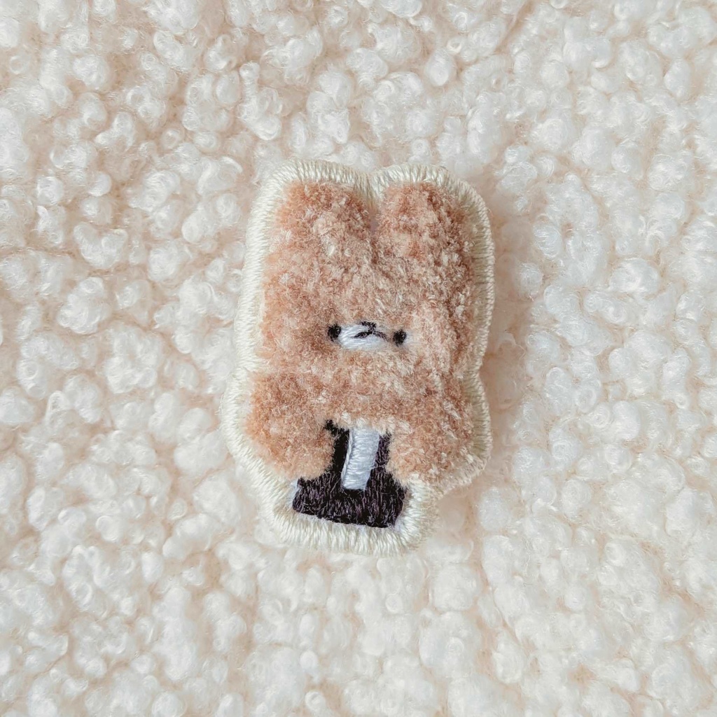 📕 土井先生 モチーフ 刺繍ピンバッジ 🥷