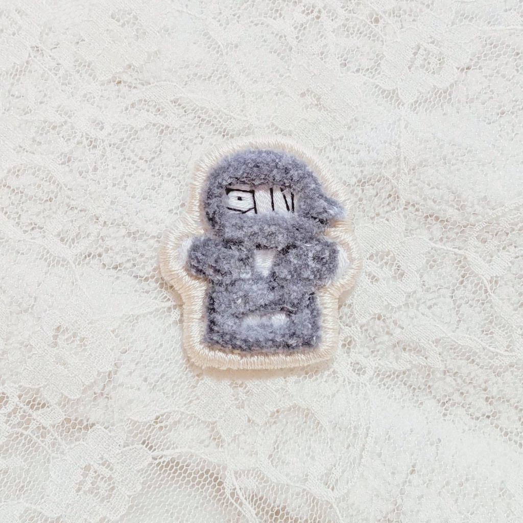 zat ギニョール 刺繍 ピンバッジ