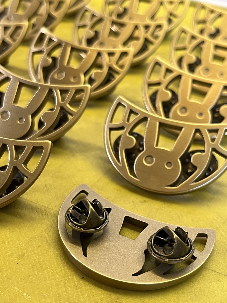 結月ゆかり麗-髪飾り風ピンバッジ