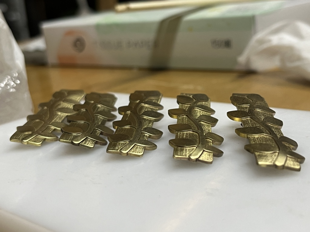 双葉湊音の髪飾り風ピンバッジ