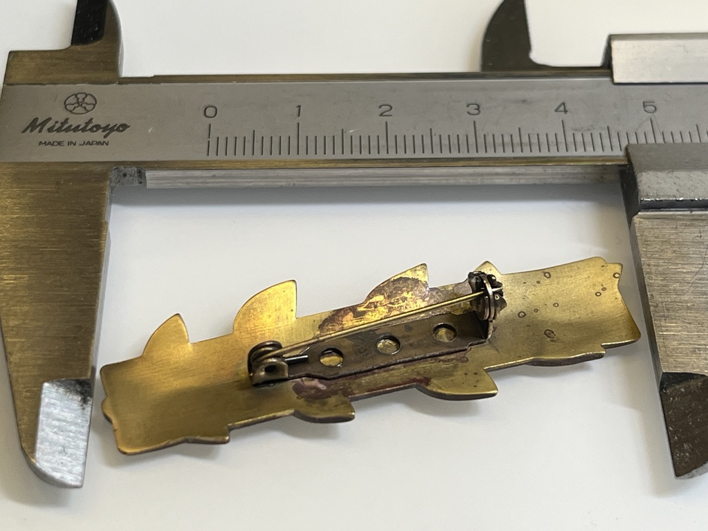 双葉湊音の髪飾り風ピンバッジ