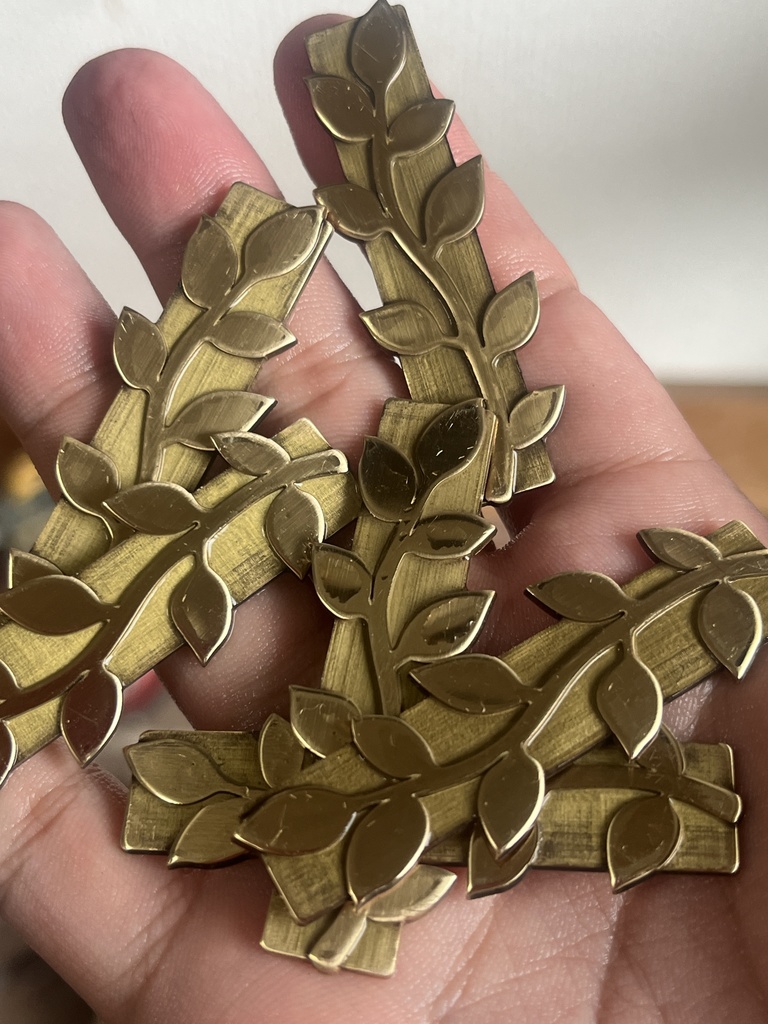 双葉湊音の髪飾り風ピンバッジ