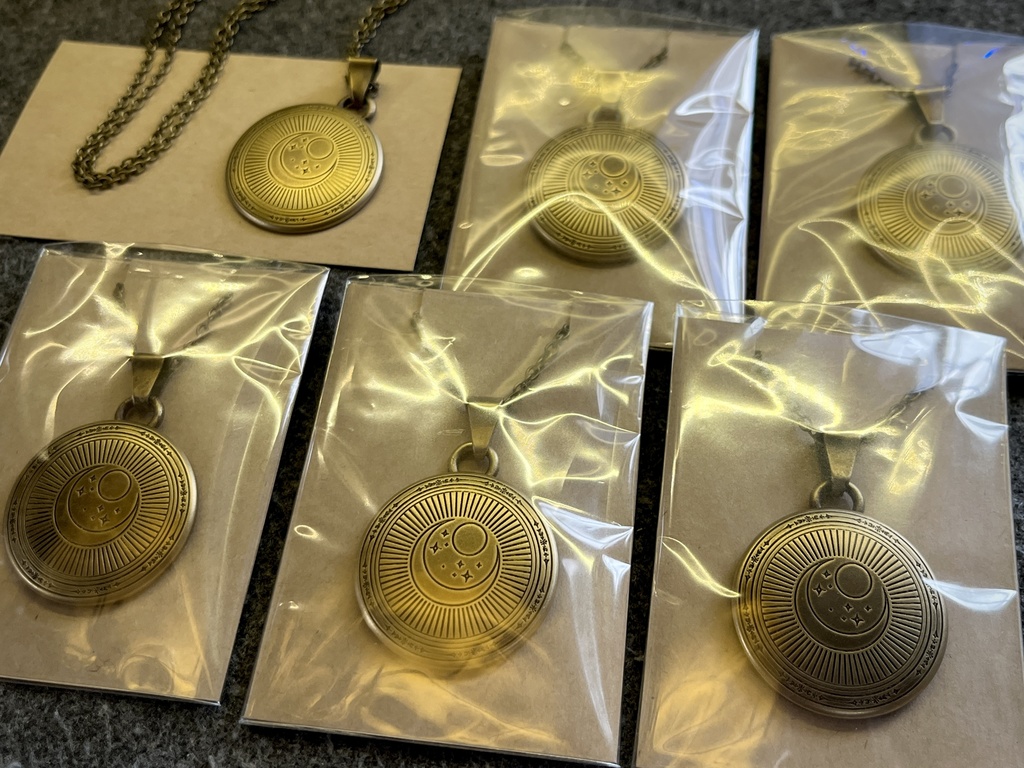 ウイの首飾り風アクセサリー