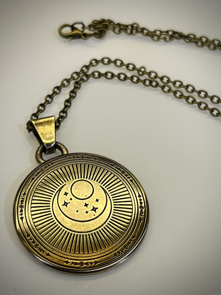 ウイの首飾り風アクセサリー