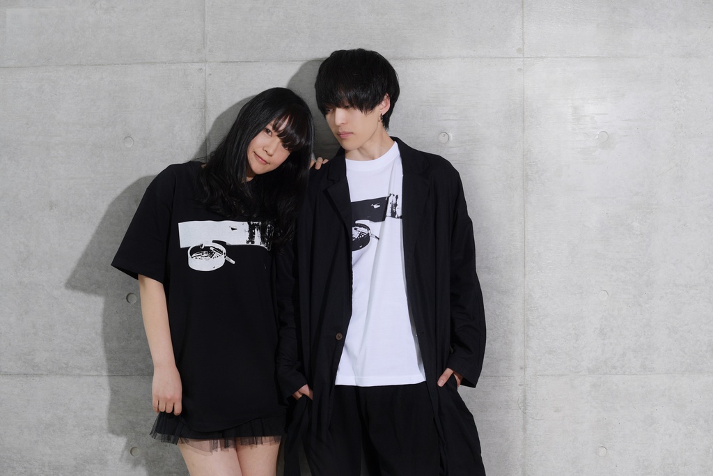 ”cigarette” design T-shirt