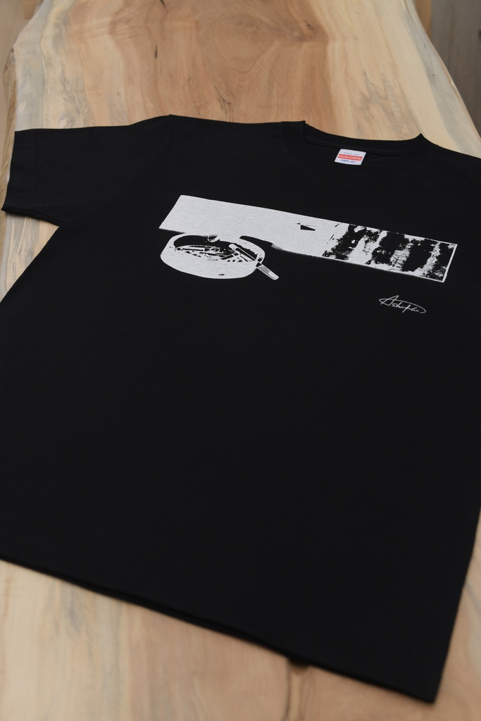 ”cigarette” design T-shirt