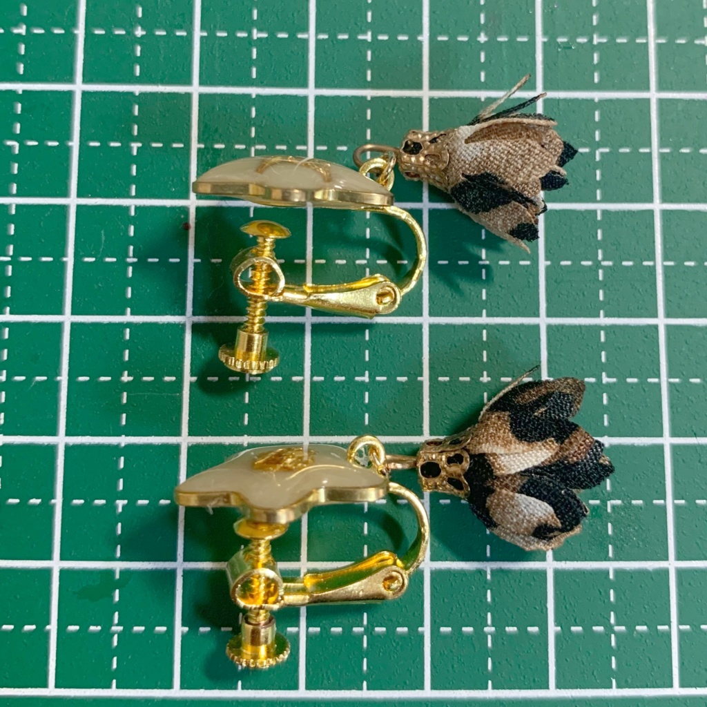 WarmBeigeFlowerイヤリング