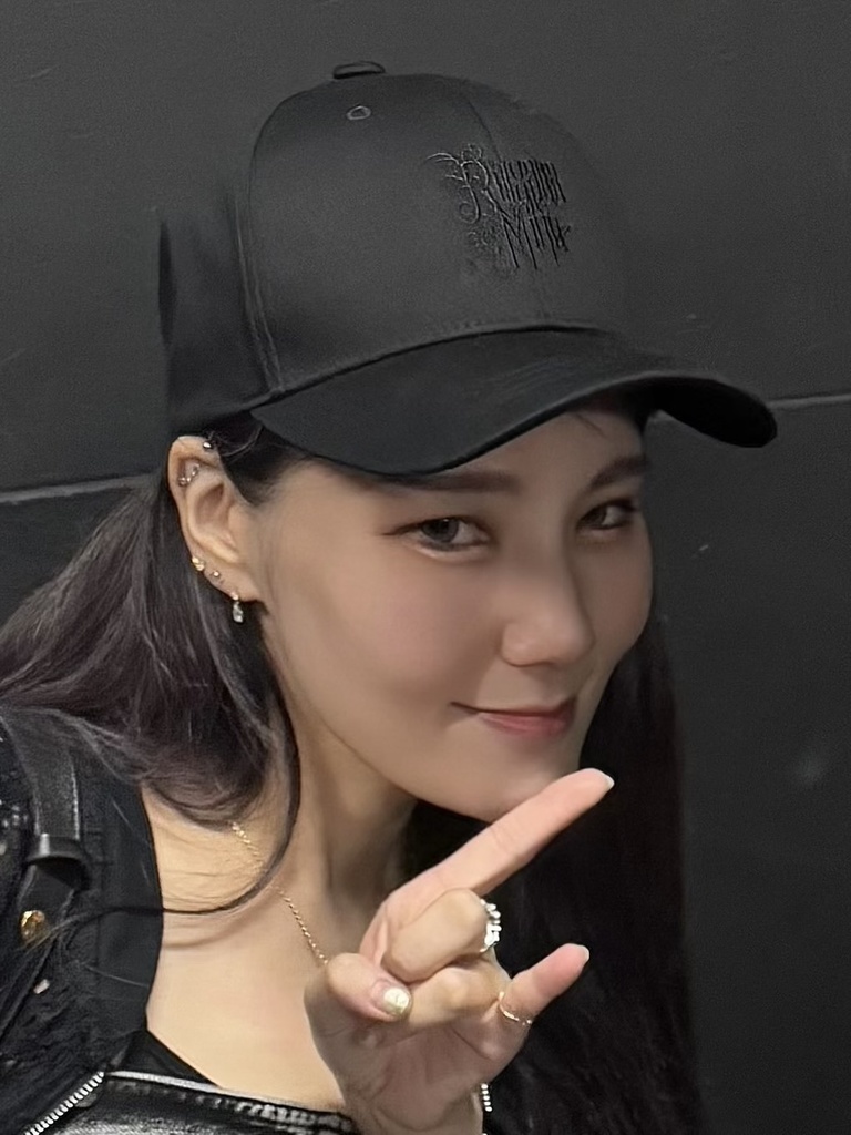 ロゴ刺繍キャップ