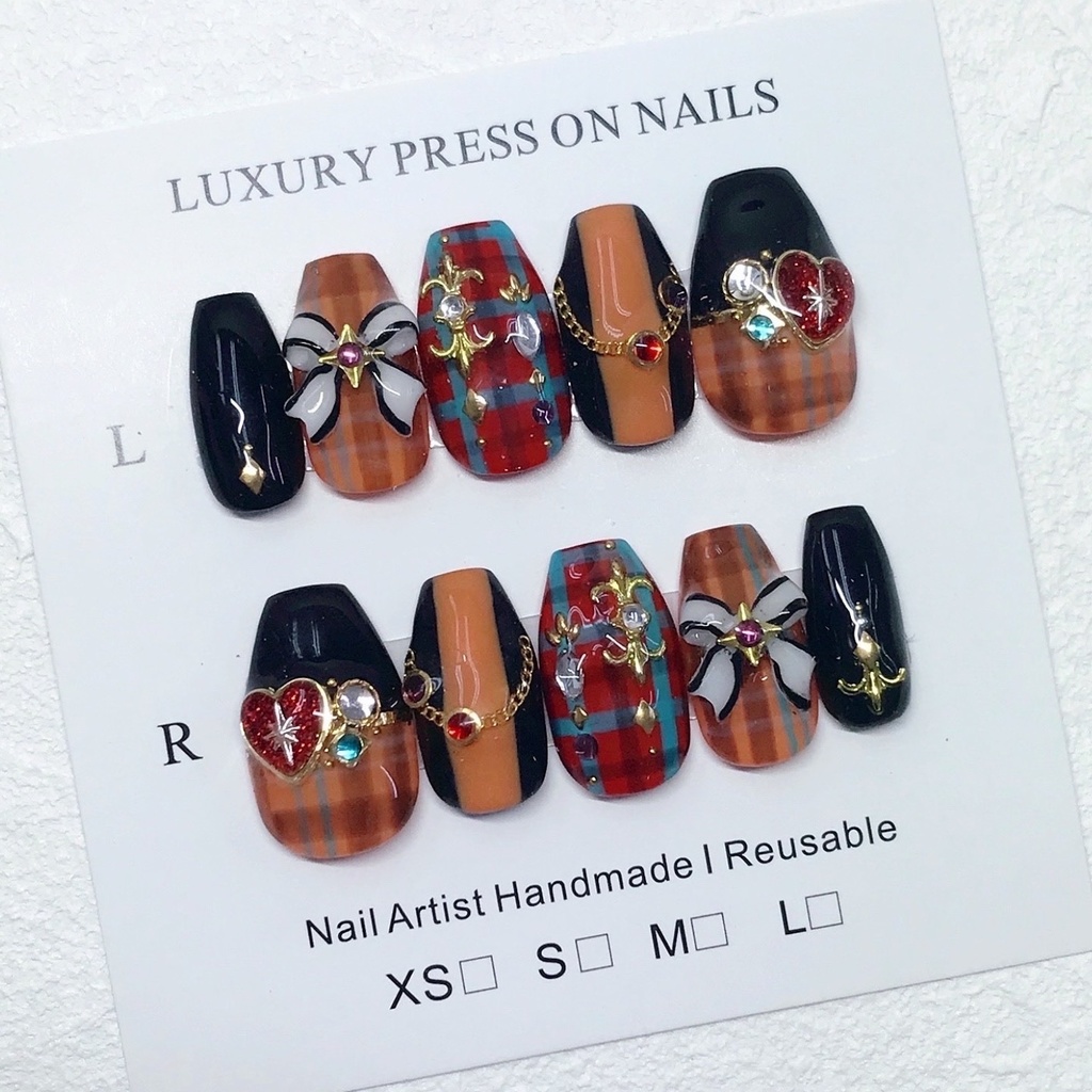 氷鷹北斗 ⟡ モチーフネイル