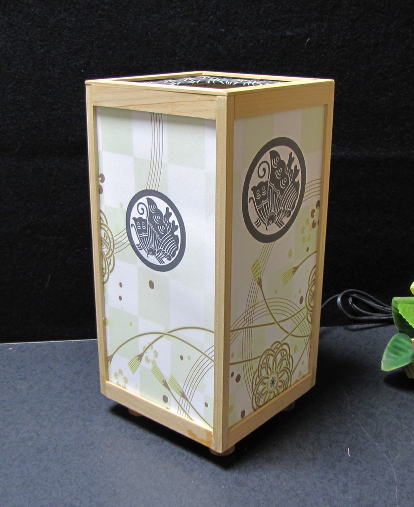 夢明かり 家紋の宿り木/丸に揚羽蝶 LED・桧枠造り・厚上質紙張貼・軽量/01-05