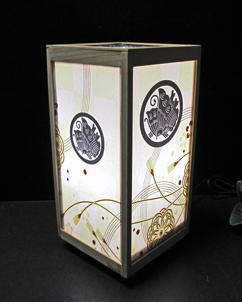 夢明かり 家紋の宿り木/丸に揚羽蝶 LED・桧枠造り・厚上質紙張貼・軽量/01-05