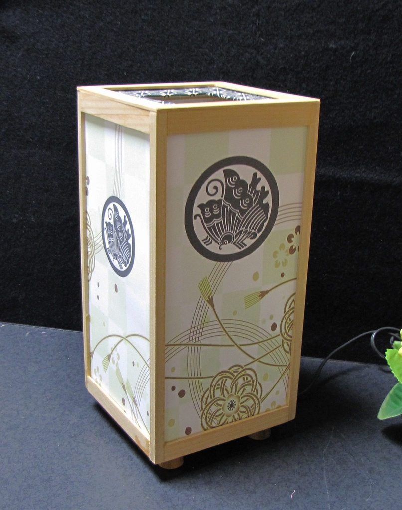 夢明かり 家紋の宿り木/丸に揚羽蝶 LED・桧枠造り・厚上質紙張貼・軽量/01-05