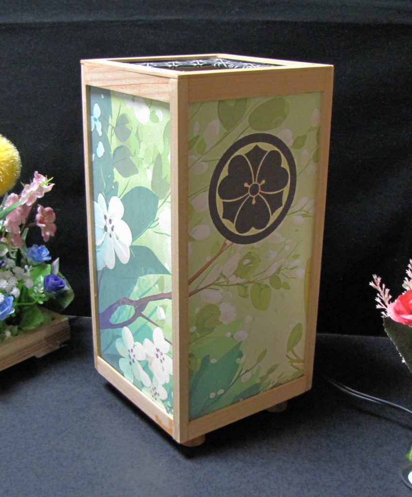 夢灯り安らぎの灯火 家紋の宿り木/丸に剣片喰 LED・桧枠造り・厚上質紙張貼・軽量/01-90