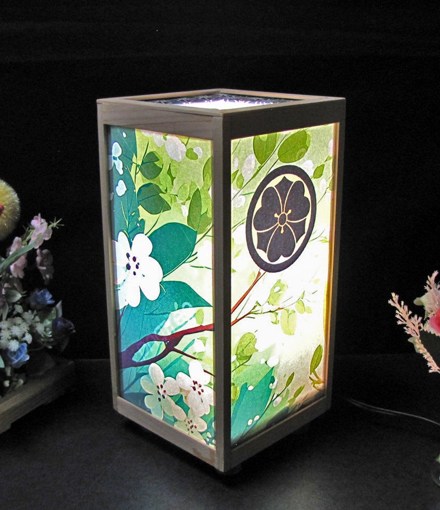 夢灯り安らぎの灯火 家紋の宿り木/丸に剣片喰 LED・桧枠造り・厚上質紙張貼・軽量/01-90