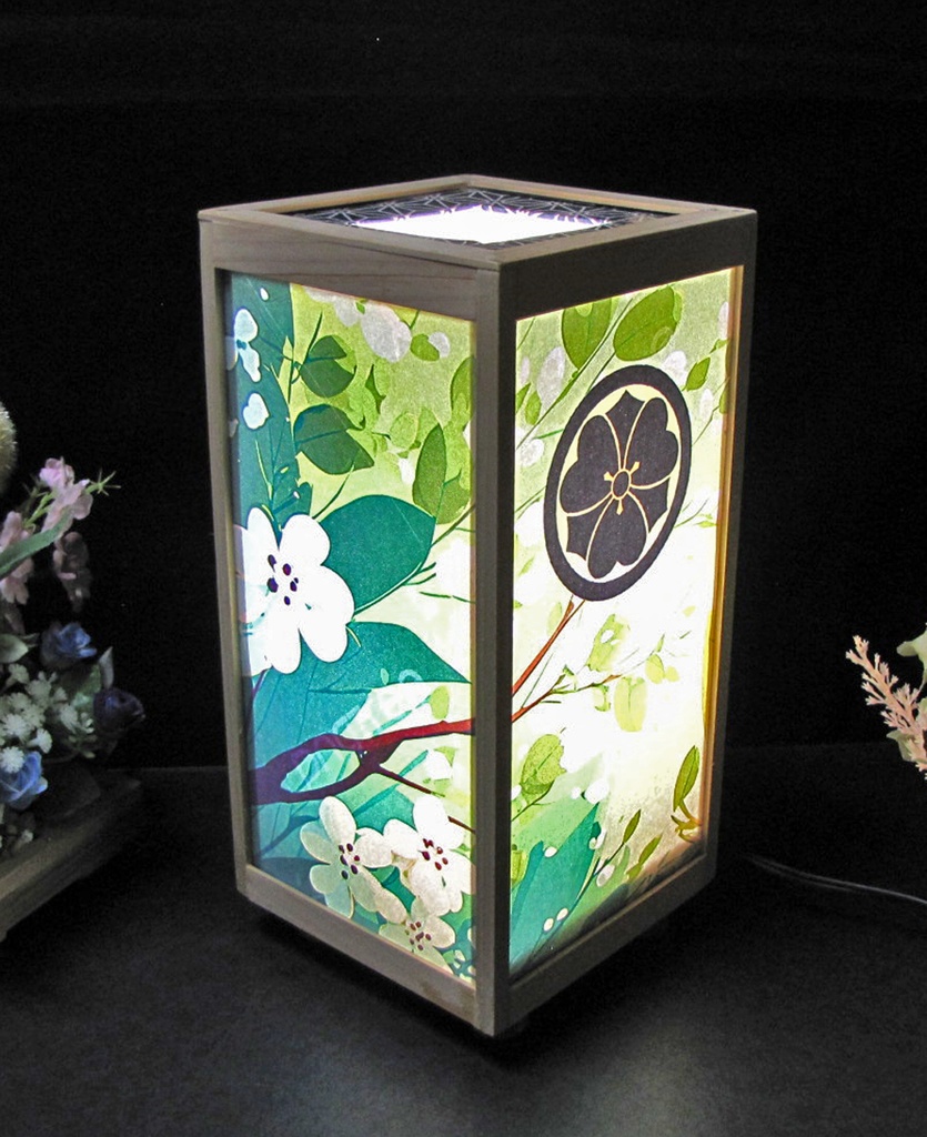 夢灯り安らぎの灯火 家紋の宿り木/丸に剣片喰 LED・桧枠造り・厚上質紙張貼・軽量/01-90