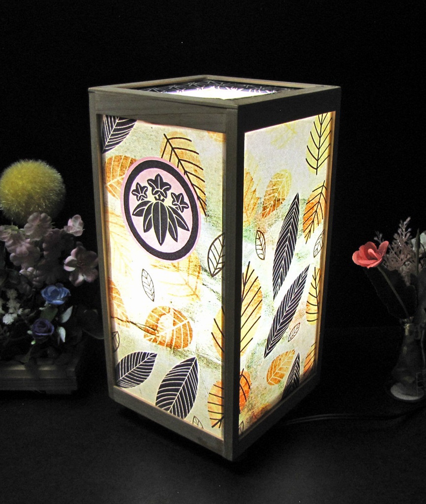 夢灯り癒しの灯火 家紋の宿り木/丸に笹竜胆 LED・桧枠造り・厚上質紙張貼・軽量/02-01