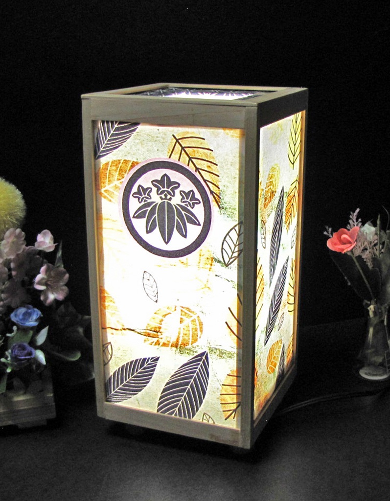 夢灯り癒しの灯火 家紋の宿り木/丸に笹竜胆 LED・桧枠造り・厚上質紙張貼・軽量/02-01