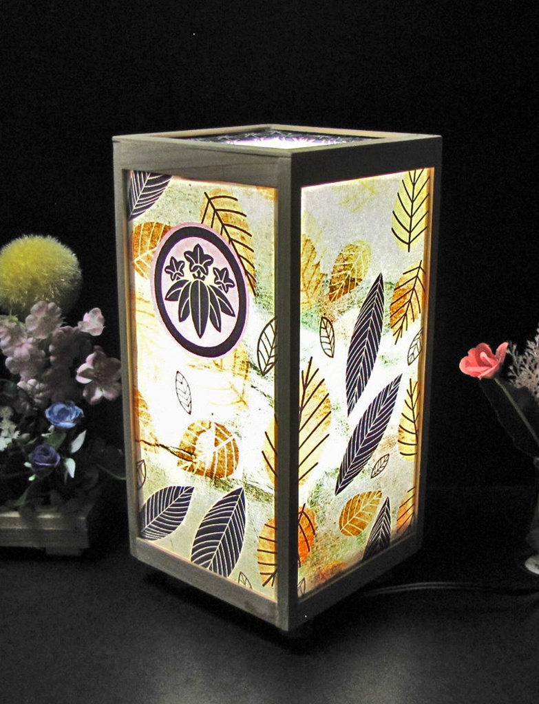 夢灯り癒しの灯火 家紋の宿り木/丸に笹竜胆 LED・桧枠造り・厚上質紙張貼・軽量/02-01