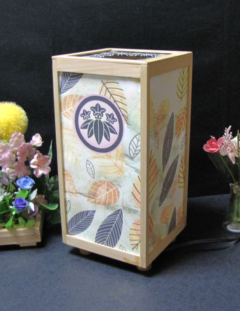 夢灯り癒しの灯火 家紋の宿り木/丸に笹竜胆 LED・桧枠造り・厚上質紙張貼・軽量/02-01