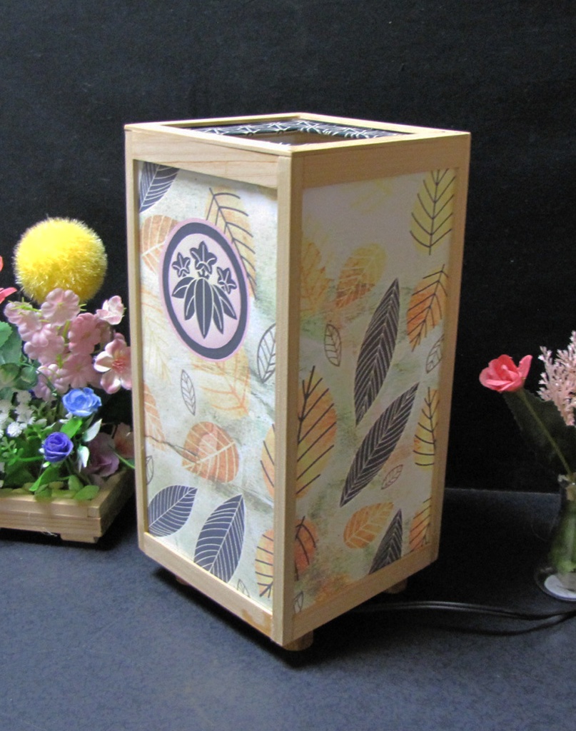 夢灯り癒しの灯火 家紋の宿り木/丸に笹竜胆 LED・桧枠造り・厚上質紙張貼・軽量/02-01