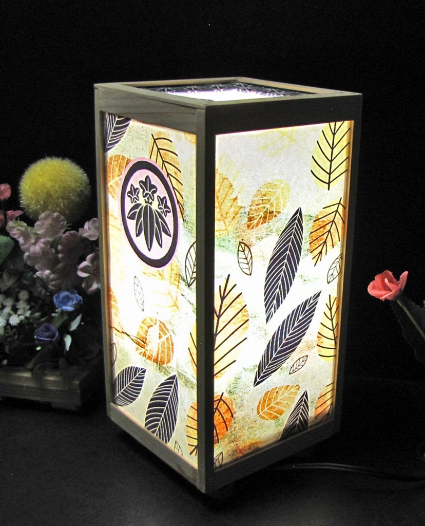 夢灯り癒しの灯火 家紋の宿り木/丸に笹竜胆 LED・桧枠造り・厚上質紙張貼・軽量/02-01