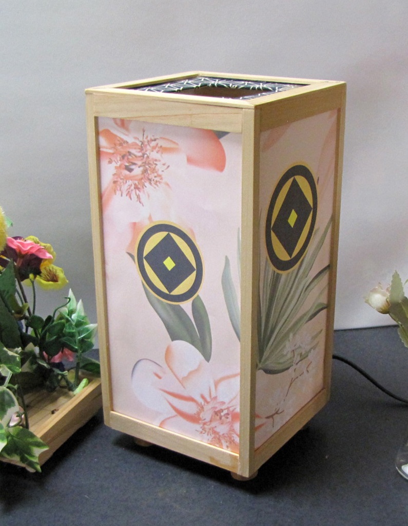 夢明り 家紋/丸に釘抜き LED・桧枠造り・厚上質紙張貼・軽量/02-46