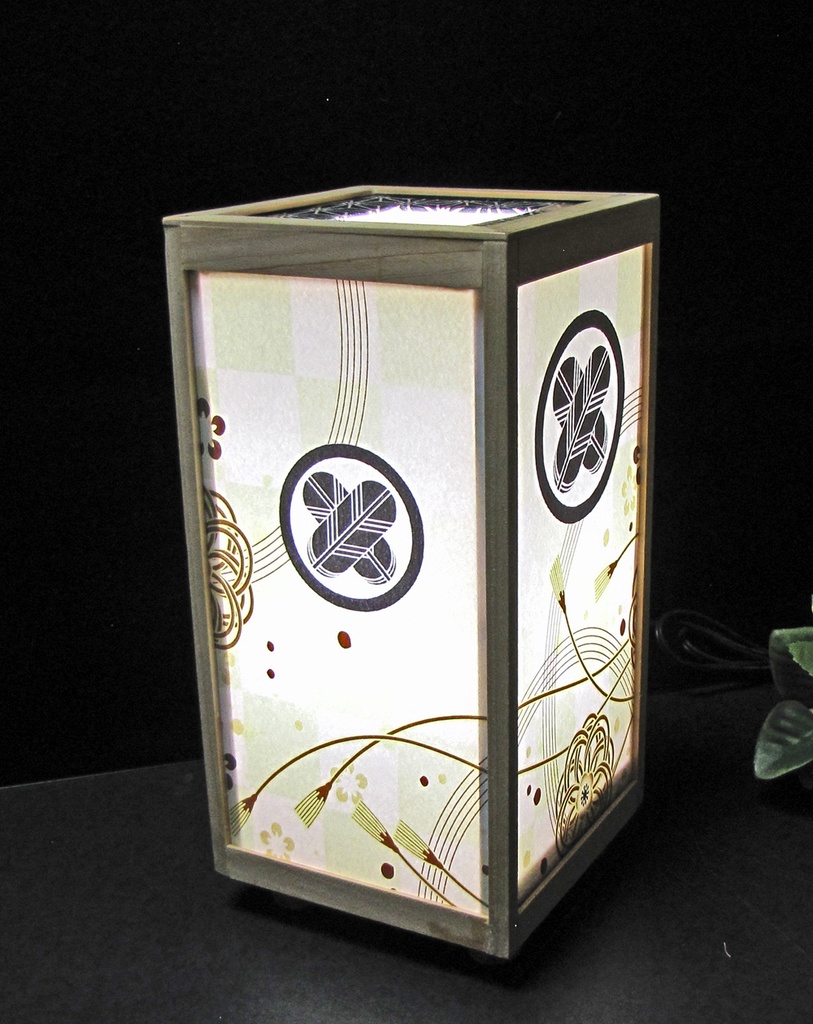 夢明り 家紋の宿り木/丸に違い鷹の羽 LED・桧枠造り・厚上質紙張貼・軽量/04-04