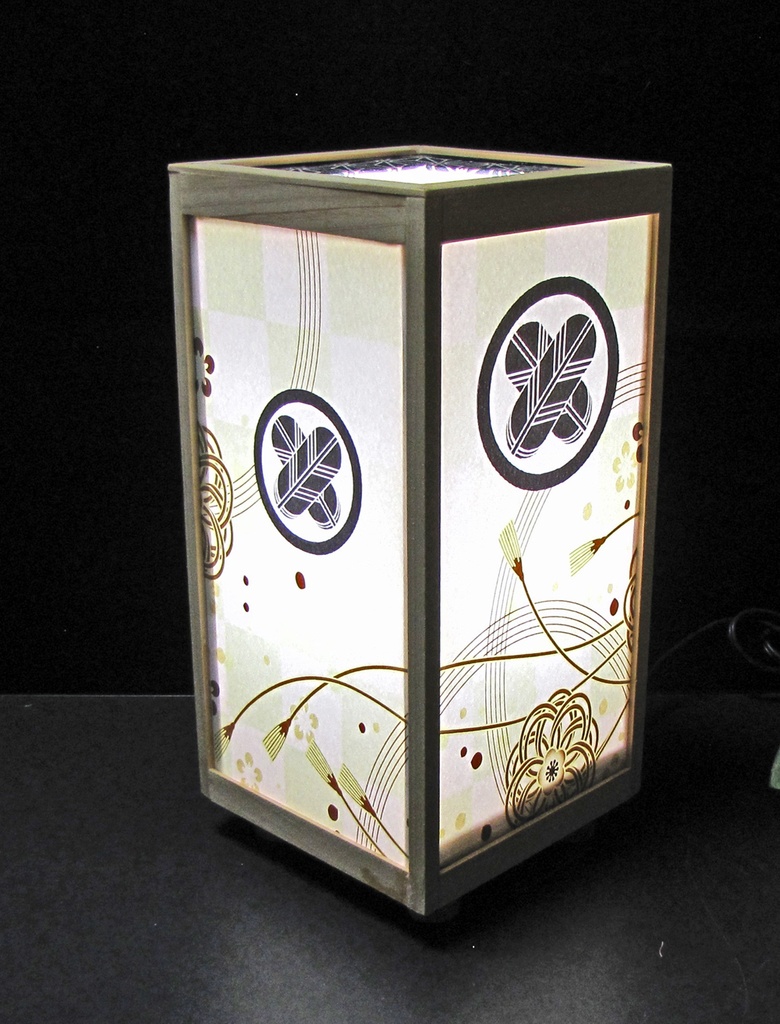 夢明り 家紋の宿り木/丸に違い鷹の羽 LED・桧枠造り・厚上質紙張貼・軽量/04-04