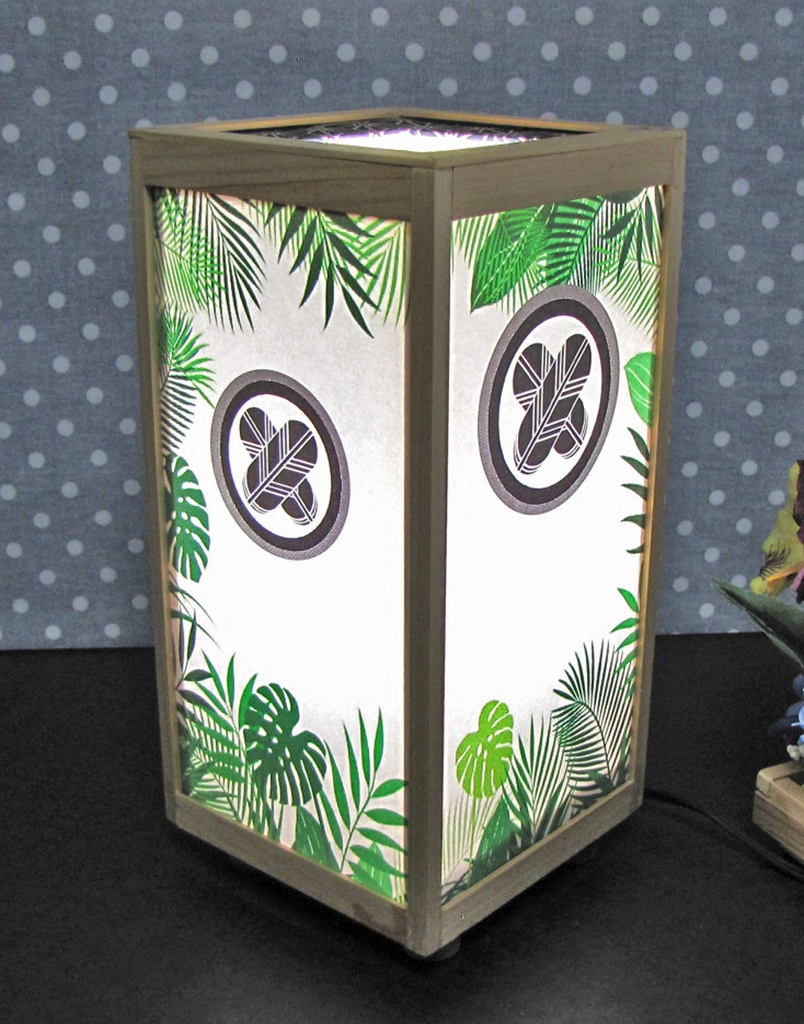 夢明かり 家紋の宿り木/丸に違い鷹の羽 LED・桧枠造り・厚紙張貼・軽量/5-100