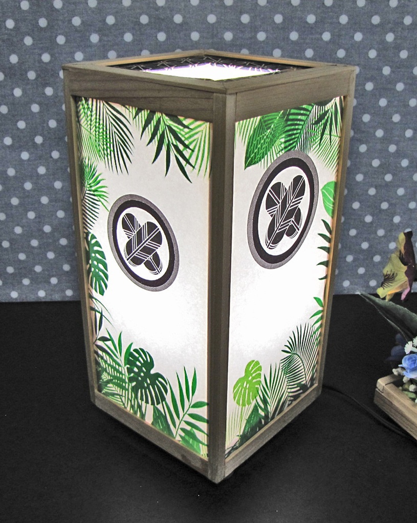 夢明かり 家紋の宿り木/丸に違い鷹の羽 LED・桧枠造り・厚紙張貼・軽量/5-100