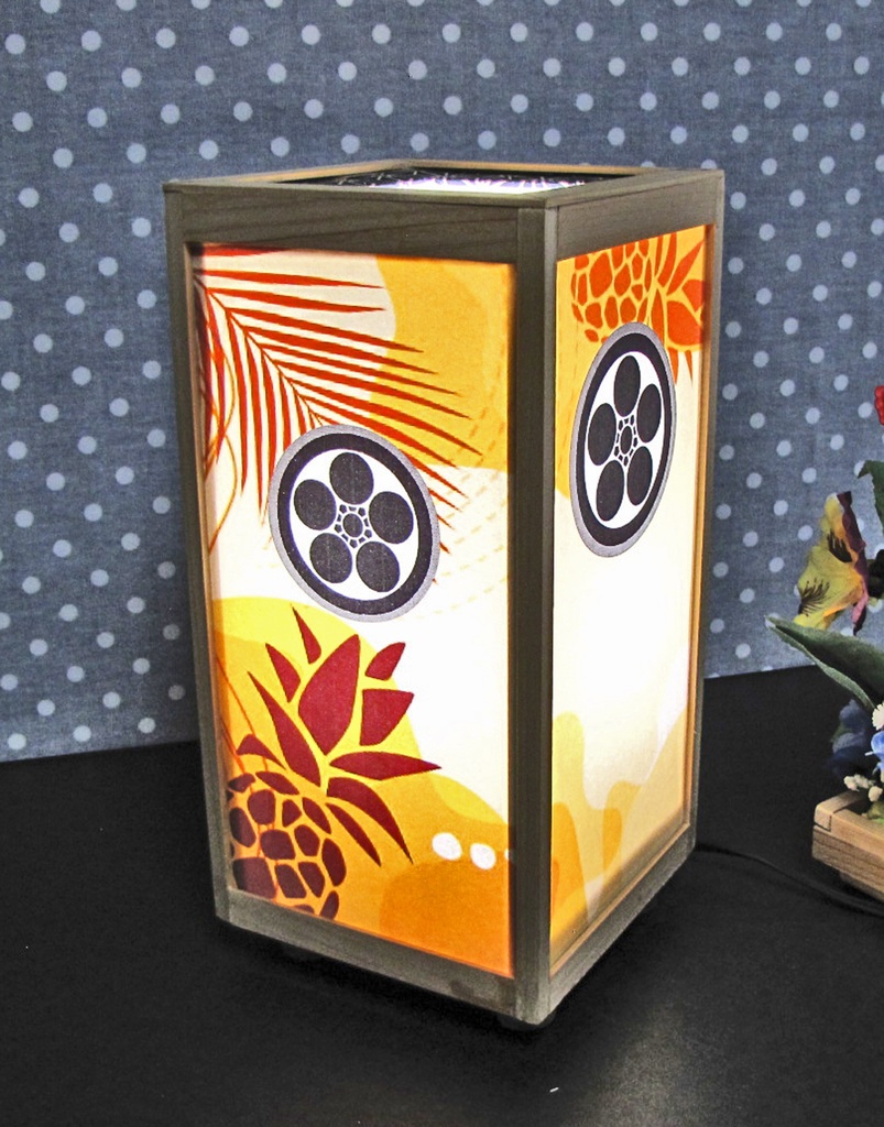 夢明かり 家紋の宿り木/丸に梅鉢 LED・桧枠造り・厚紙張貼・軽量/5-104