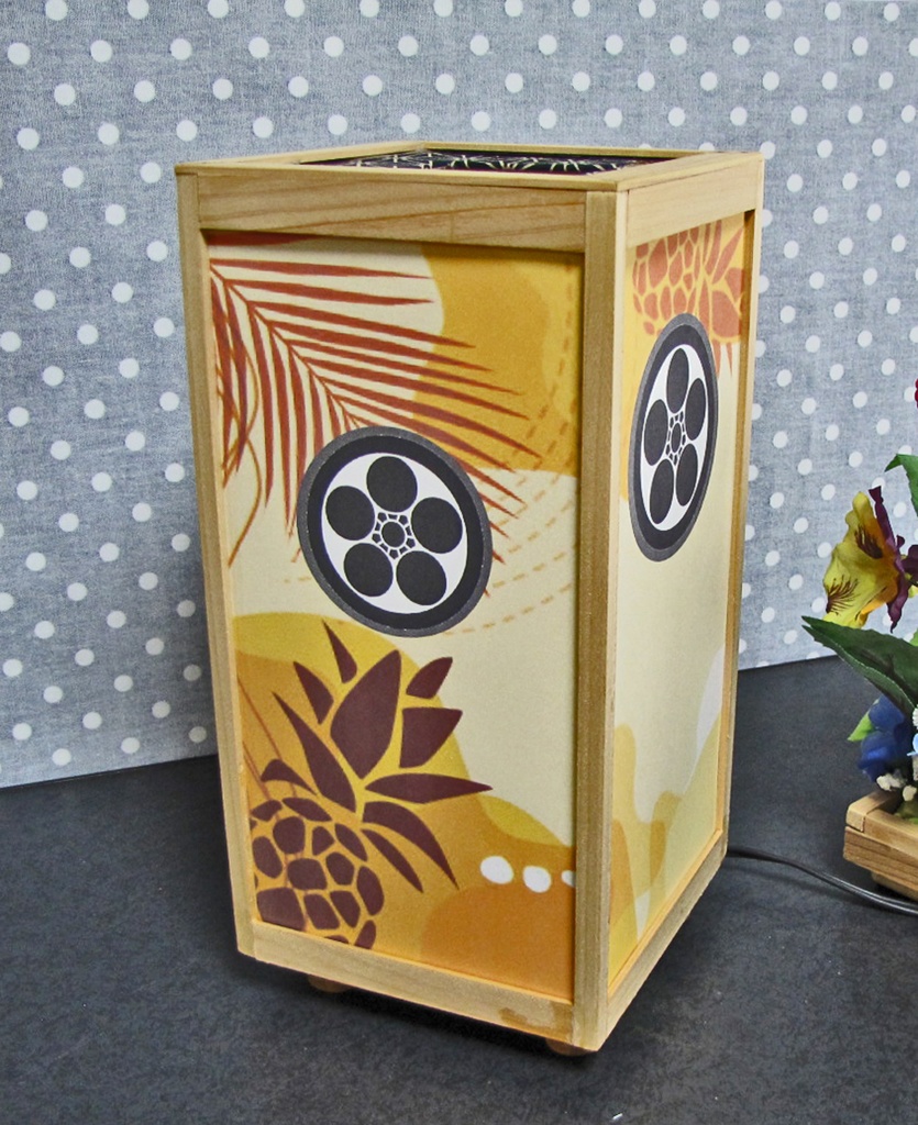 夢明かり 家紋の宿り木/丸に梅鉢 LED・桧枠造り・厚紙張貼・軽量/5-104