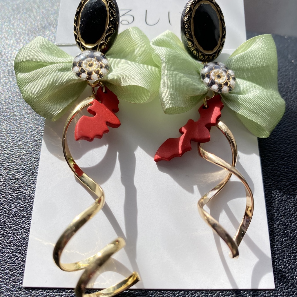 【ツイステ】リリア・ヴァンルージュイメージアクセサリー 〜プレイフル・ドレス〜【イヤリング・ピアス】