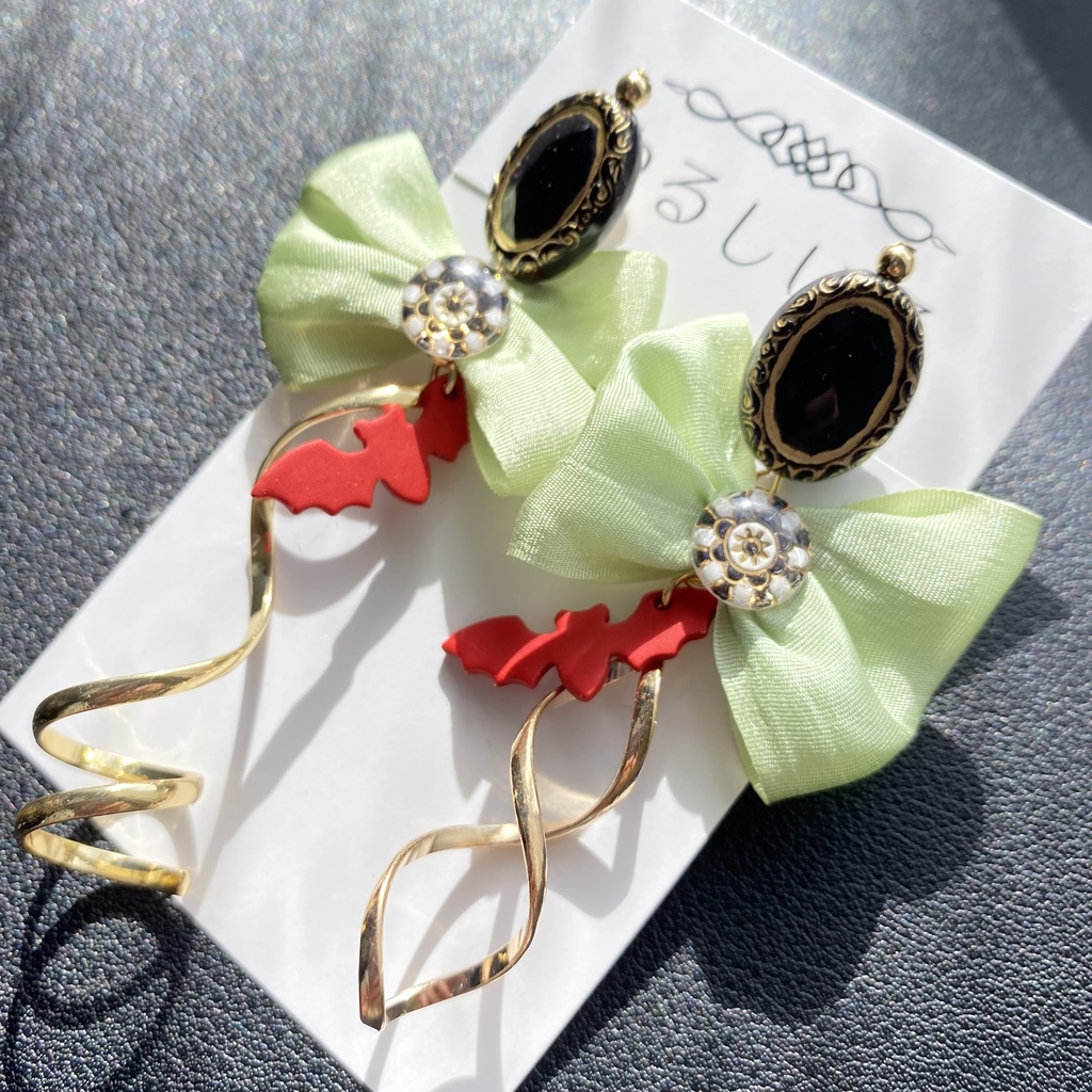 【ツイステ】リリア・ヴァンルージュイメージアクセサリー 〜プレイフル・ドレス〜【イヤリング・ピアス】