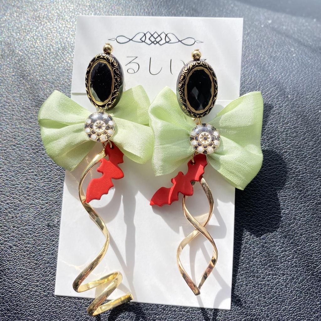 【ツイステ】リリア・ヴァンルージュイメージアクセサリー 〜プレイフル・ドレス〜【イヤリング・ピアス】