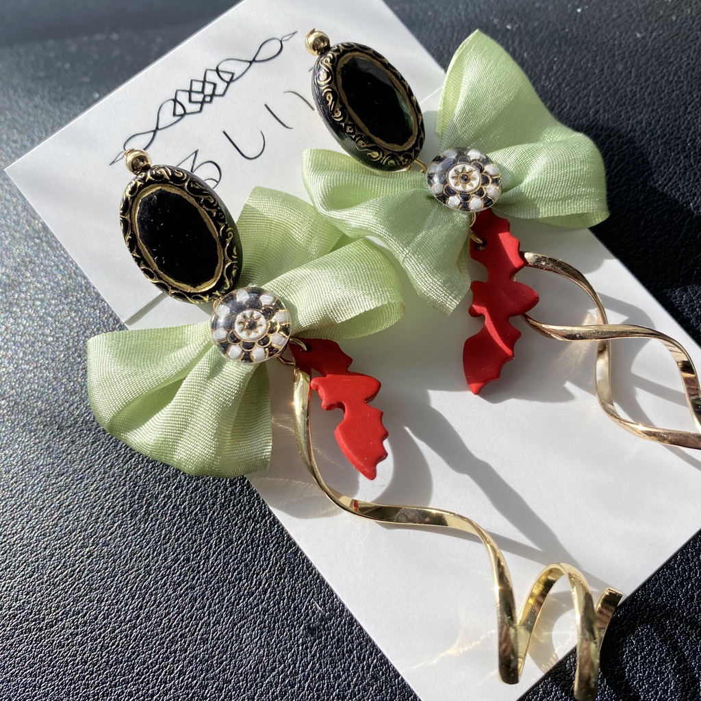 【ツイステ】リリア・ヴァンルージュイメージアクセサリー 〜プレイフル・ドレス〜【イヤリング・ピアス】